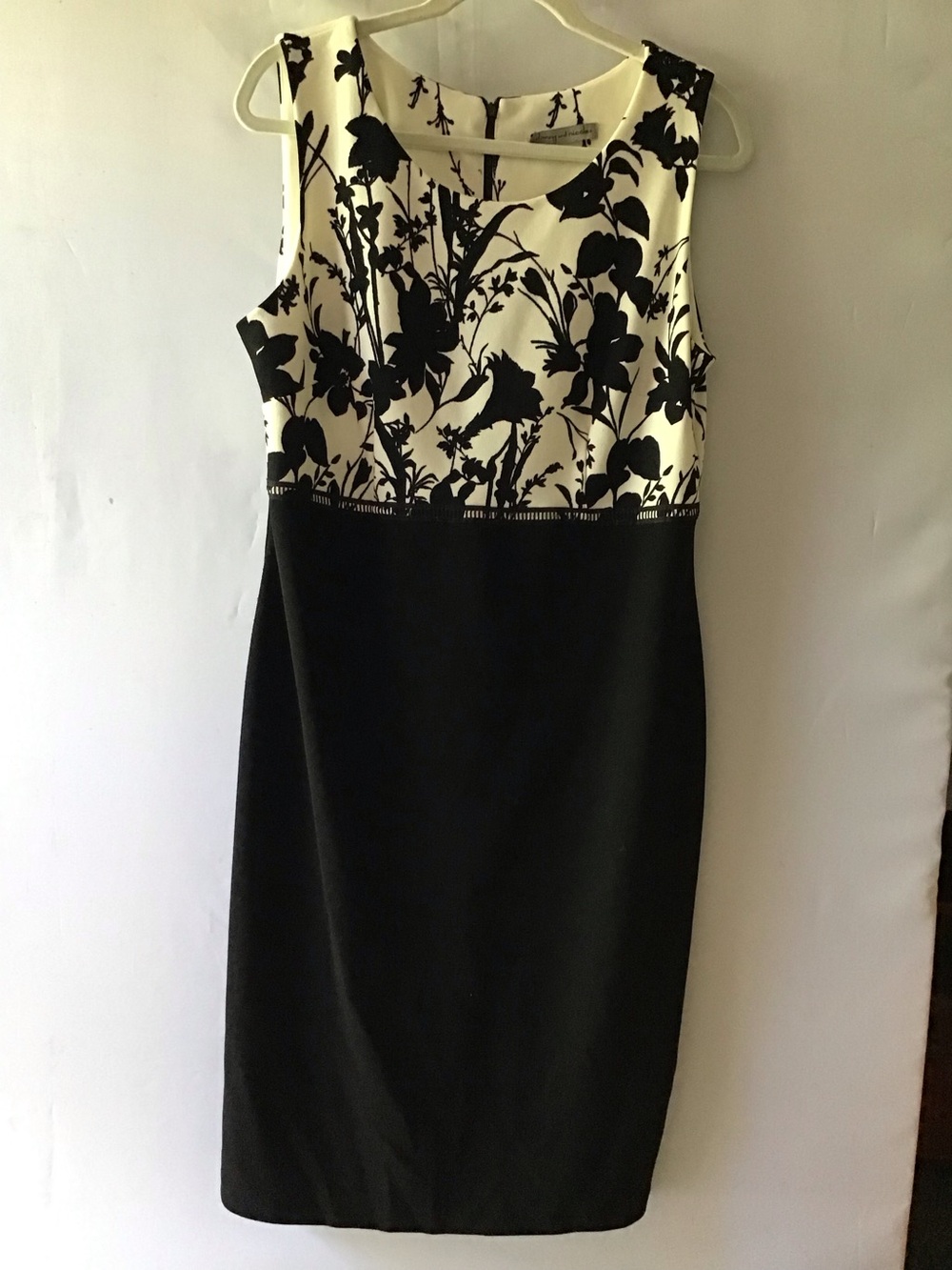 394 Sleeveless Black & White Floral Sheath Dress